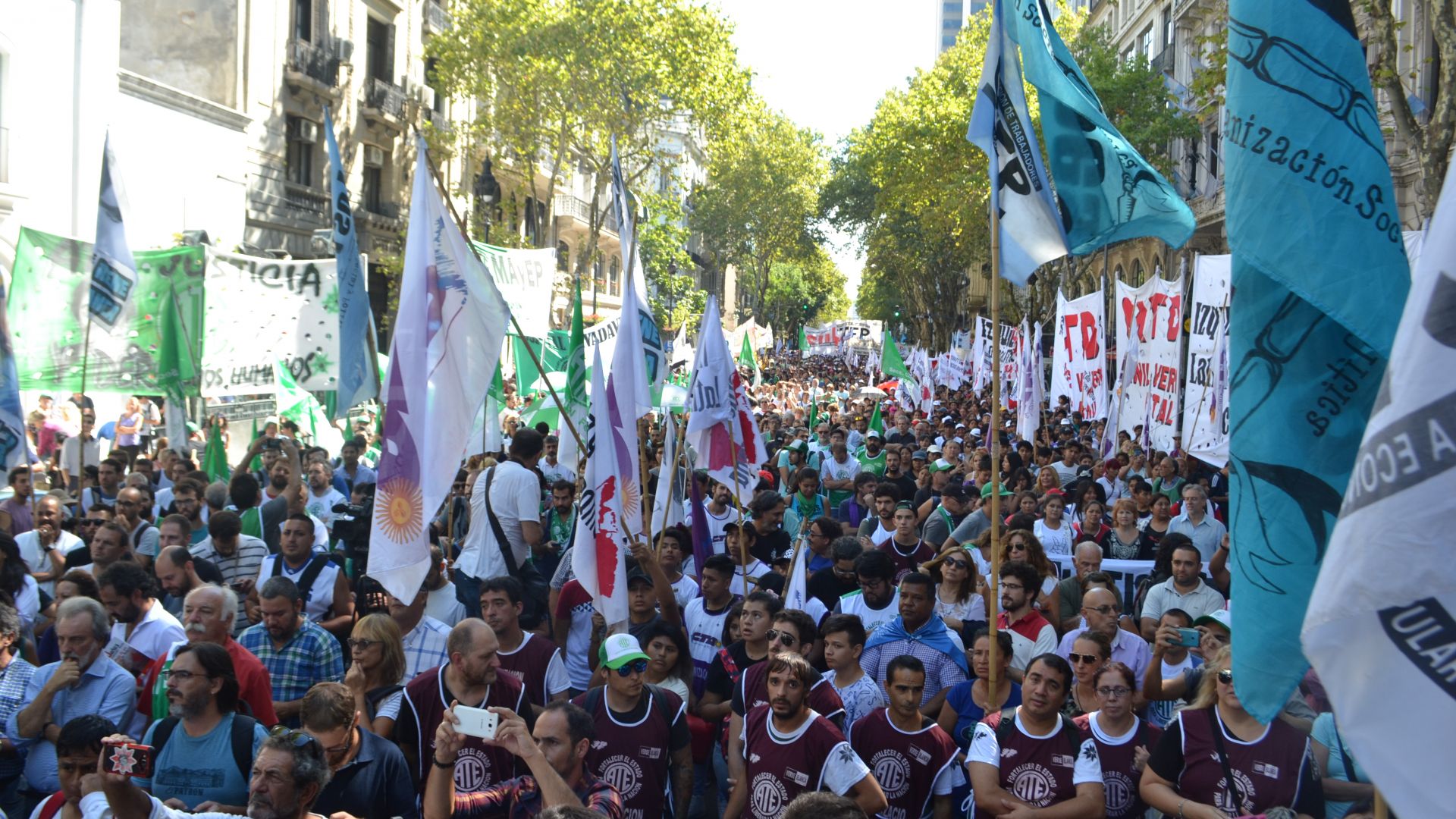 Sindicatos y movimientos sociales marchamos en unidad contra el ajuste en la Ciudad