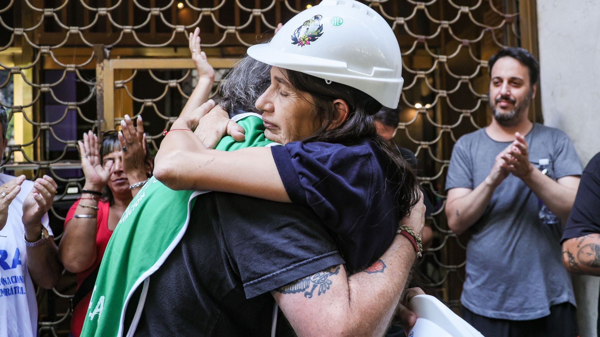 Ruidazo y abrazo simbólico a la Secretaría de Desarrollo Territorial, Hábitat y Vivienda