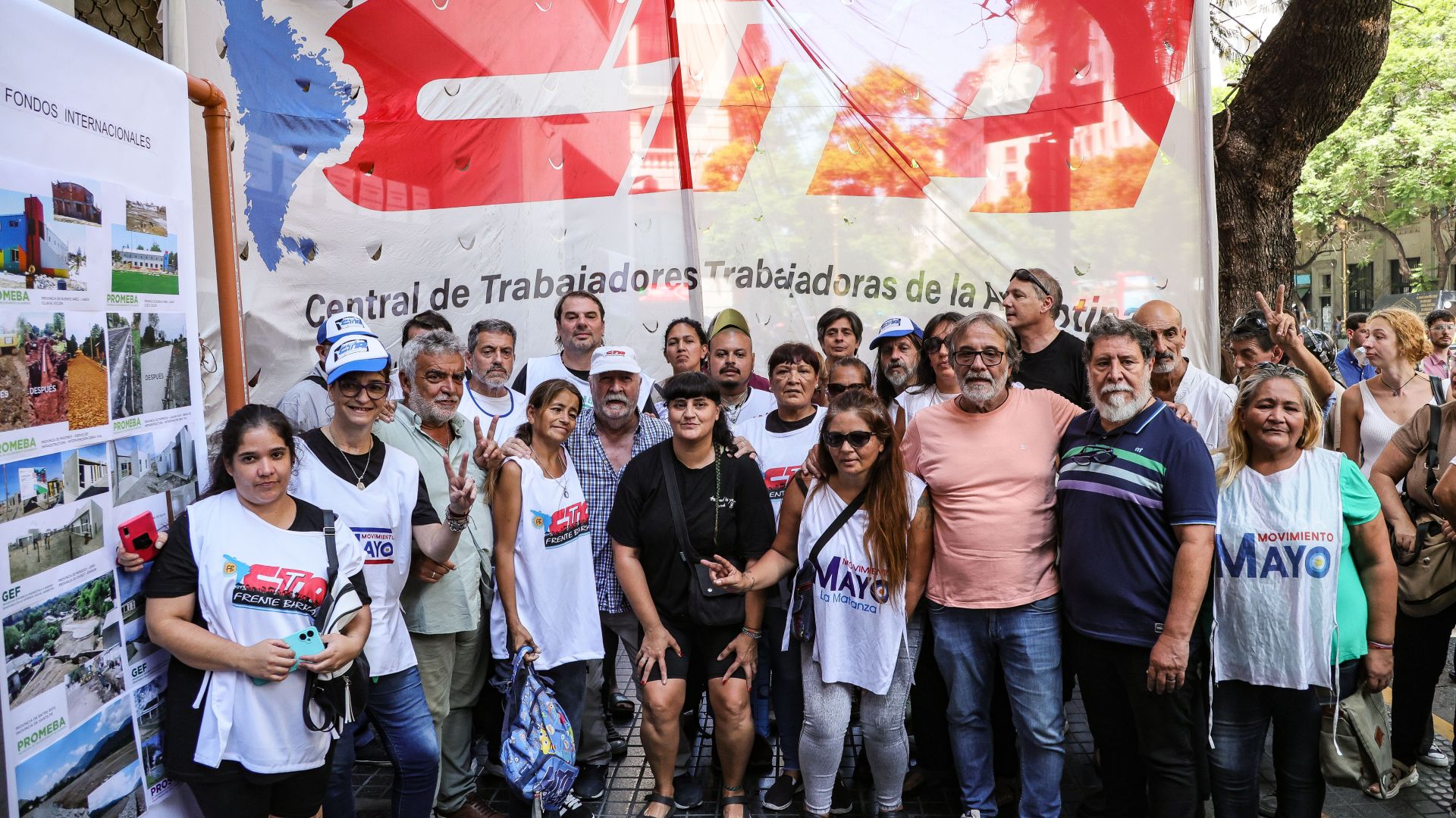 Ruidazo y abrazo simbólico a la Secretaría de Desarrollo Territorial, Hábitat y Vivienda