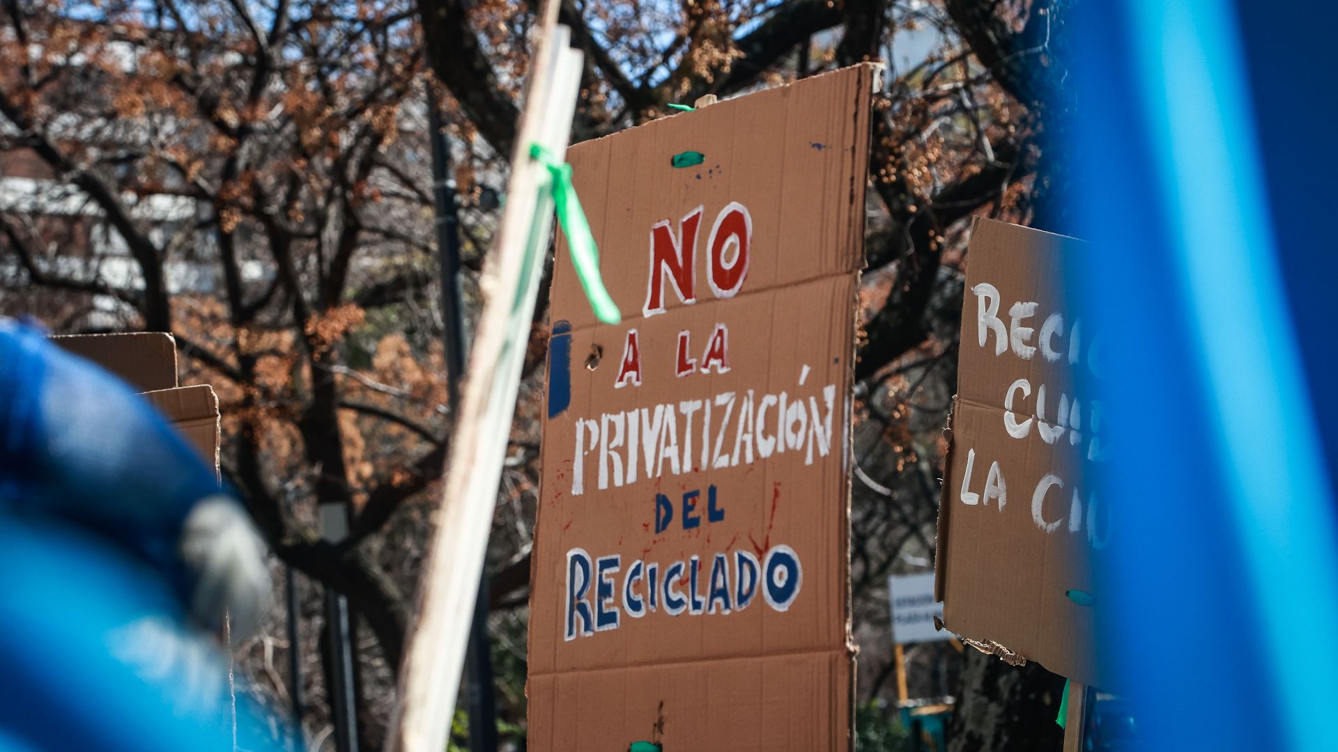 12 cooperativas de reciclado marcharon contra el nuevo pliego porteño