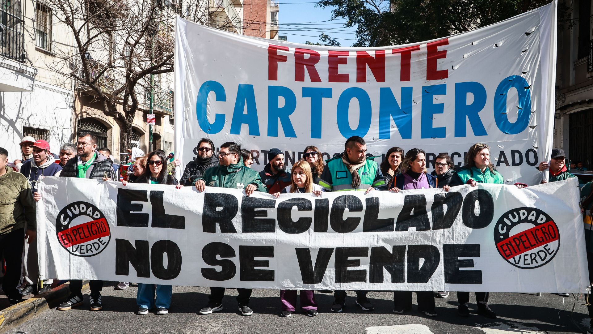 12 cooperativas de reciclado marcharon contra el nuevo pliego porteño