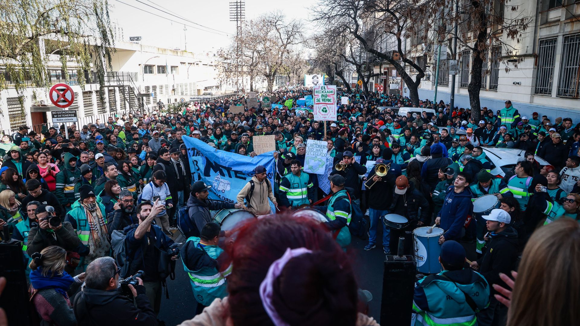 12 cooperativas de reciclado marcharon contra el nuevo pliego porteño