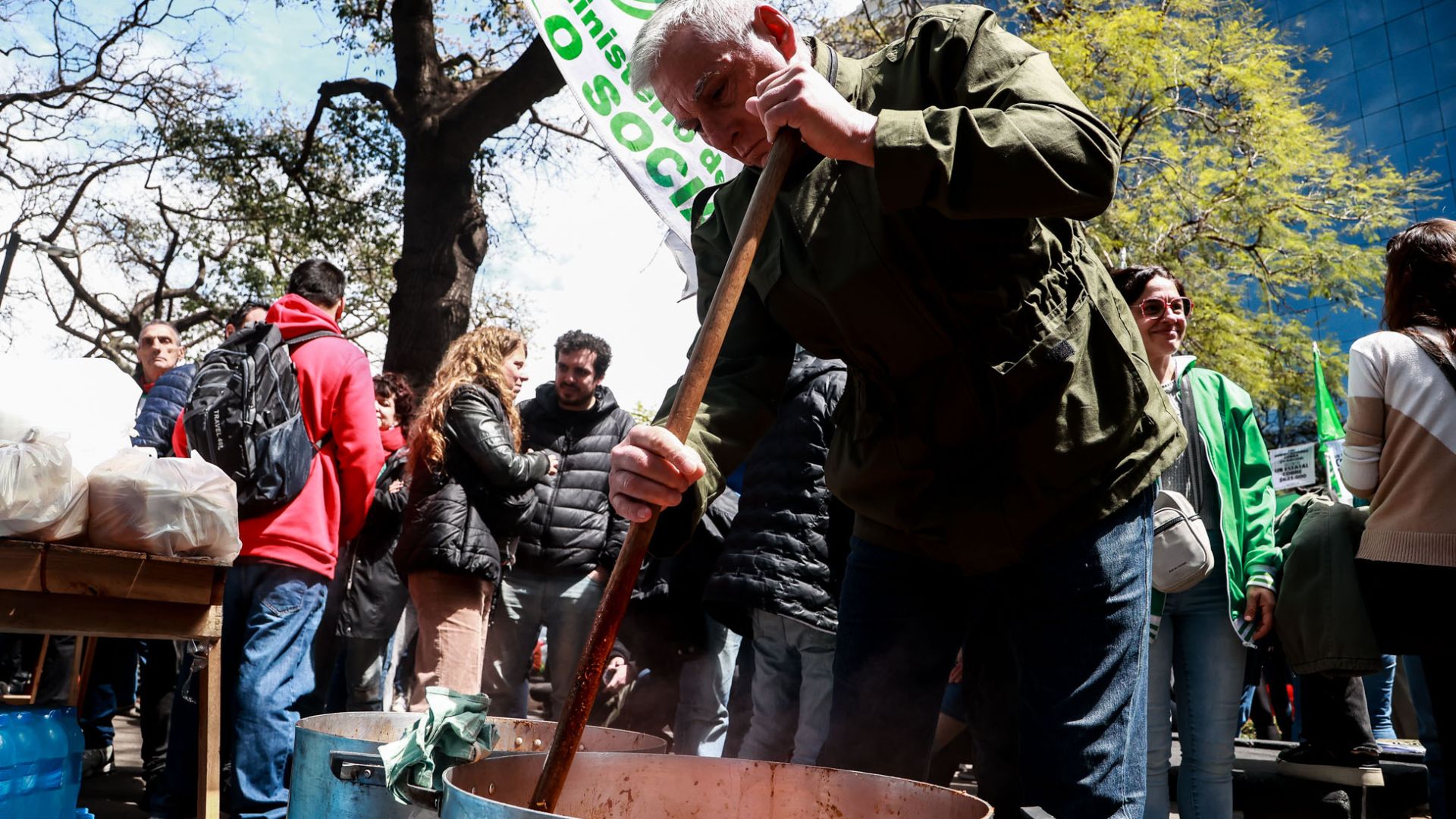 Vaciamiento, pérdida salarial y deterioro de condiciones laborales de la mano de Pettovello