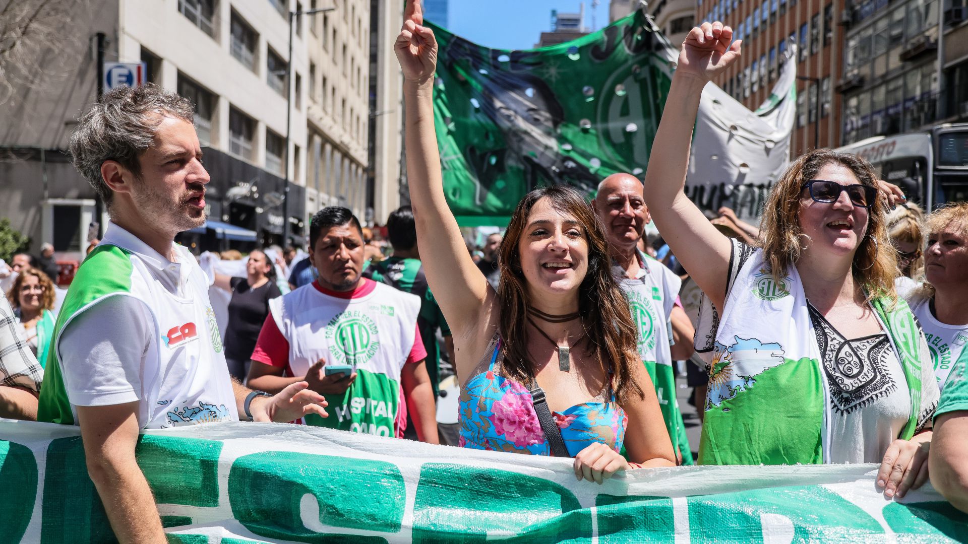 La pérdida salarial registra el  30% para los trabajadores nacionales