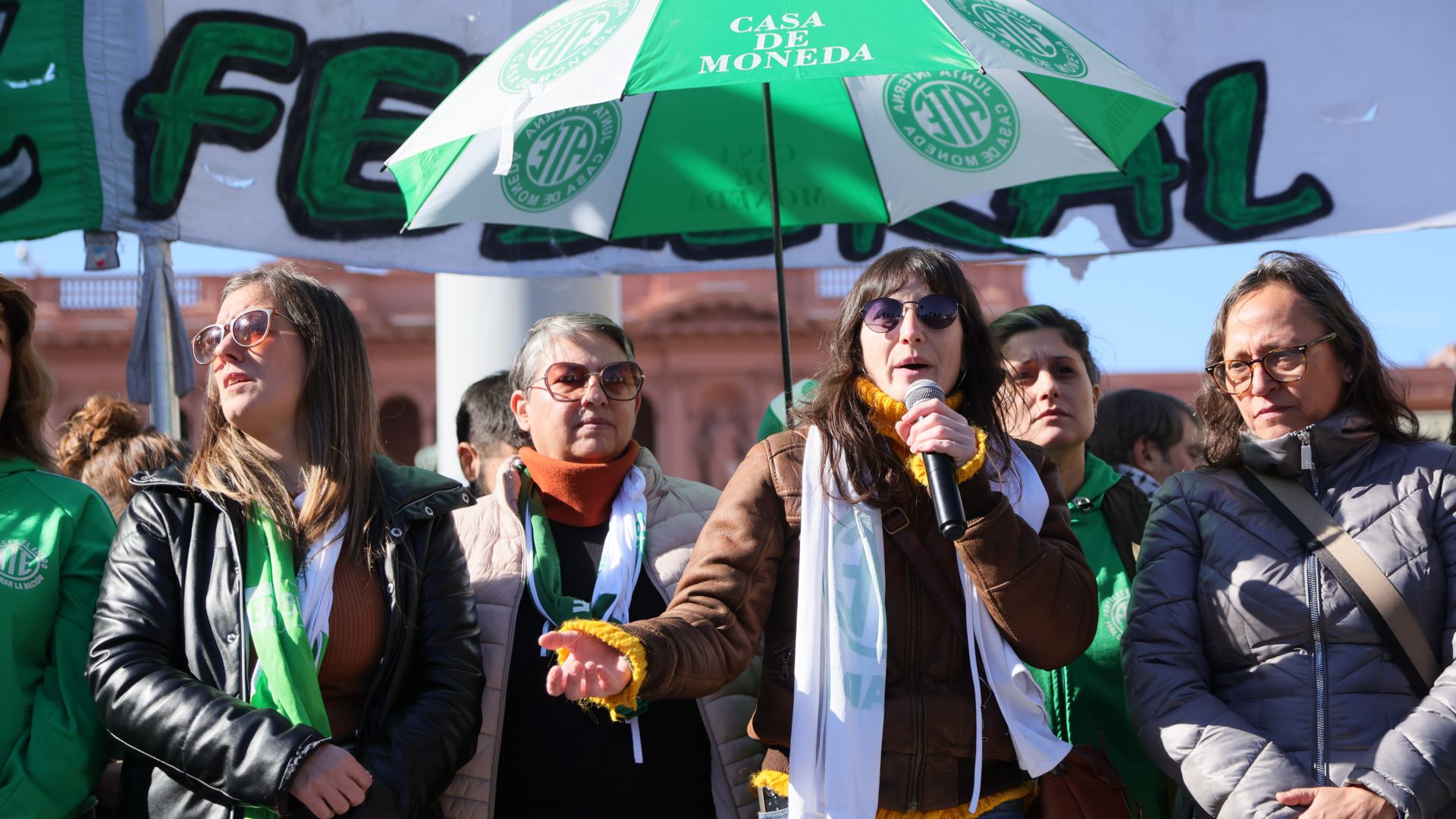 Sabemos de lucha, sabemos de resistencia: Olla popular en Plaza de Mayo